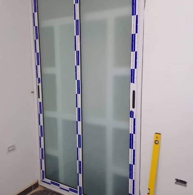 Puertas de Corredera Marquetería aluminio y crist en Diez de Octubre