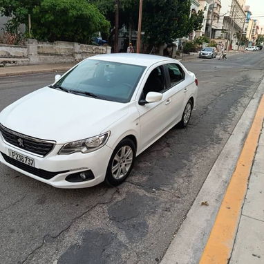 Peugeot 301 del 2018 automático 6 velocidades - 2/6