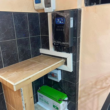 Vendo casa de 3 niveles , puerta a calle , en el Cerro cerca de Ayestaran  , tiene kit solar incluido - 10/10