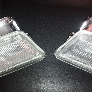 Pareja de pantallas delanteras de Peugeot 205 nuevas a estrenar en su caja por usted. - Img 101880368