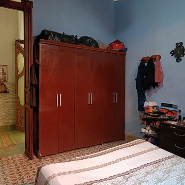 Hermosa casa colonial en Marianao de 4 cuartos. Casa grande. Economica. Con respaldo energético. - 9/10