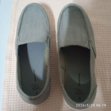 Se venden tenis muy cómodos propios para señoras número 39 y dos bermudas demarca gran parte de algodón de marca - Img 123231061