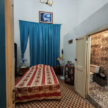 Calle Galiano,Casa Colonial Con Balcón 215m2,Tiene Una Terraza Al Final Con Vista a La La Calle De Atrás,Es 1er Piso,Azo - 5/10
