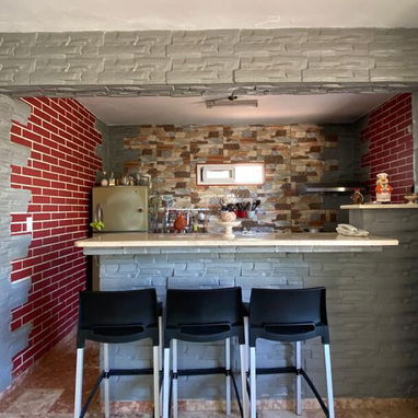 SE VENDE CASA DE 2 PLANTAS EN EL REPARTO MARTI 7 HAB, PATIO, GARAJES. 370 m2 - 7/10
