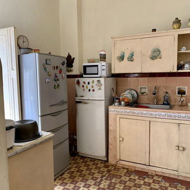 Casa a la venta en planta baja con un espacioso patio, garaje Privado a pocos metros de 13 y 68 - Img 116530529
