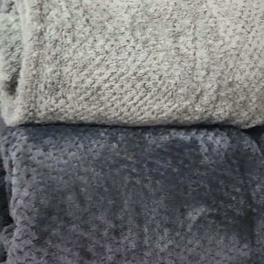 ❄️Mantas suaves microfibra  ✅ Medidas: 127 cm x 152  cm  💵$10 usd  🌈Gris oscuro, Gris medio, Beich claro. - 2/3