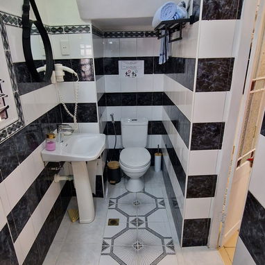 Alquiler de casa en la habana, vedado. 🔑 OFERTA: ALQUILO CASA COMPLETA EN VEDADO – 100 EUROS/NOCHE – TODO INCLUIDO - Img 111413361