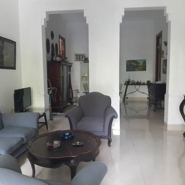 Renta de maravillosa propiedad independiente en Vedado - 2/10