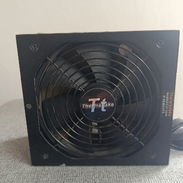fuente Thermaltake 750watt 62amp impecable -53906374 - Img 55754290