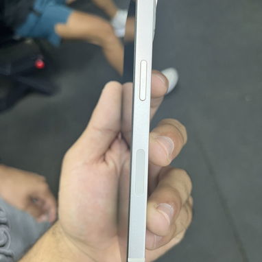 Vendo o cambio por mayor y vuelto IPHONE 13🤍  Libre de fábrica   Batería en 80%  Face ID y True Tone Ok   Lo doy con co - Img 124136722