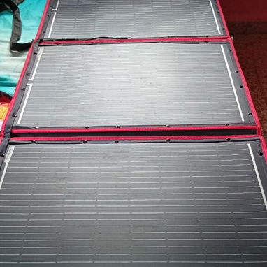 panel solar portátil, marca Dokio, es de 220w - 4/8