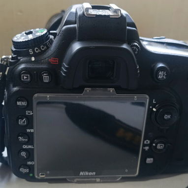 Nikon D610 Full Frame + Objetivo Sigma 70-300 mm Macro – Excelente estado Precio: USD 800 USD (negociable). - 3/4