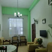 APARTAMENTO CENTRICO,totalnente enrejado y RENOVADO,TODO NUEVO y BUENO DENTRO, garaje colectivo,en EUROS me ajusto - Img 50171257