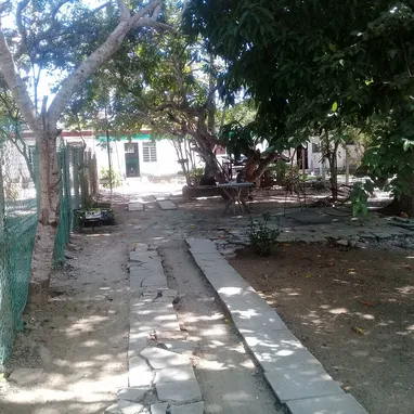 Se vende casa amplia de 2 cuartos, placa libre y patio grande - Img 106572345