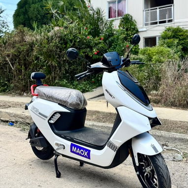 `🛵 𝐌𝐎𝐓𝐎 electrica QS MAOX 🛵`  ⚙️𝐄𝐒𝐏𝐄𝐂𝐈𝐅𝐈𝐂𝐀𝐂𝐈𝐎𝐍𝐄𝐒 • 1500 Wats• ⁠60 Volt• ⁠60ah • ⁠Autonomía de 125 - 4/5