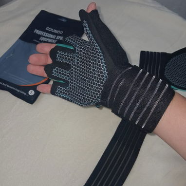 GUANTES DE ENTRENAMIENTO CON MUÑEQUERAS, ENTREGA DE FACTURA. VARIEDAD DE ARTÍCULOS DEPORTIVOS, ETC - Img 118163116