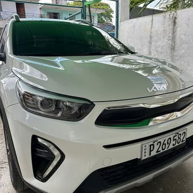 Kia Stonic BLANCO – $80 USD/día - 2/3