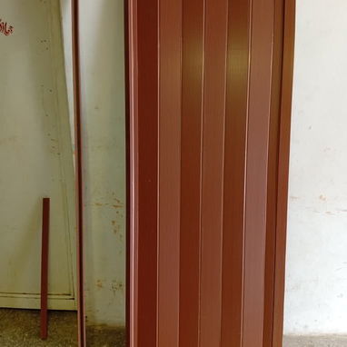 PUERTA PLEGABLE TIPO ACORDEÓN  💰 PRECIO: 40 USD  ⚙️ CARACTERÍSTICAS ✅ Fabricada en PVC resistente y ligero. - 5/7