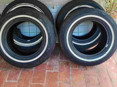 4 Neumáticos de uso /  bandas blancas  215/70R15 - Img main-image
