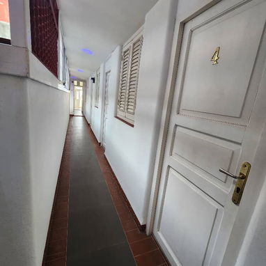 🪼 HOSTAL EN SAN LÁZARO | RENTA SIN APAGONES EN LA HABANA | IDEAL PARA ESTUDIANTES Y EXTRANJEROS 🏡✨ - Img 122411074
