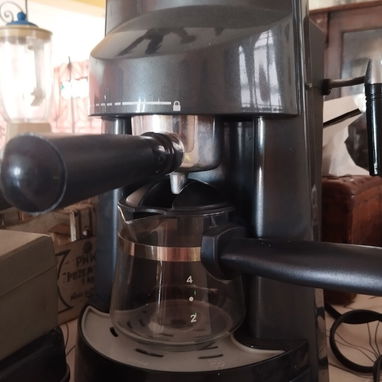 Cafetera eléctrica de uso para café express y capuchino. - 4/4