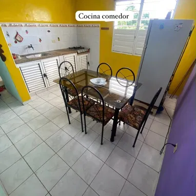 VENDO APARTAMENTO EN EL VEDADO !!!! Primer piso escaleras amplias y cómodas para subirlas - 4/6