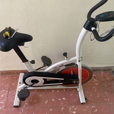 Bicicleta estática de uso - Img 124736901