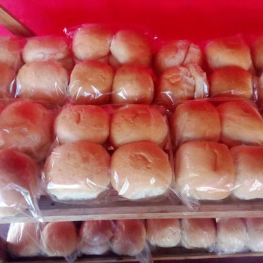 Se necesita dependiente con experiencia para panadería ubicada en calle 10 esquina 23 vedado,interesadas escribir al Wha - Img 126084119