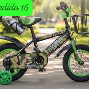 Bicicletas medida 16 para niños de 4 a 8 años en azul y en verde con pomo de agua y cesta nuevas en su caja - Img 56832010