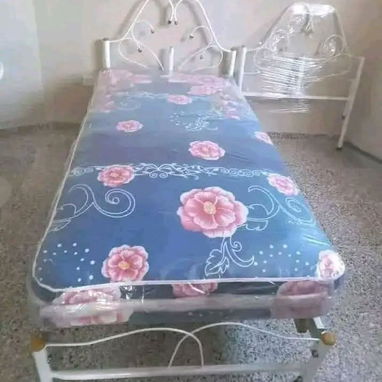 Cama de tubo con colchon - 5/5