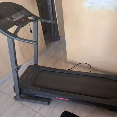 Vendo caminadora eléctrica de uso pero en perfecto estado. En 550 usd - Img 121049739