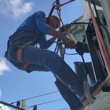Defectaciones en equipos de clima, reparaciones menores, recarga g refrigerante,montaje Split,desmontaje y mtto 52966031 - Img 118409664