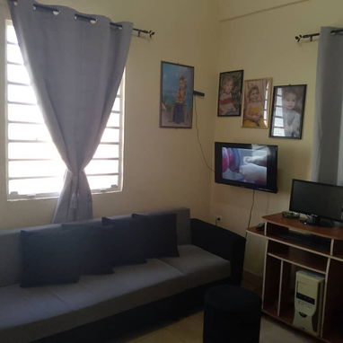 Venta de acogedor apartamento en bajos de un biplanta, 1 habitación  Reparto Modelo, Regla. - 2/10