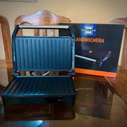 🎁Sandwichera tipo parrilla (pequeña) en 25 usd - Img 55945676