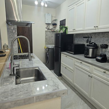 Apartamento interior de una habitación en Centro Habana,edificio capitalista ,con todo lo que se ve en las fotos . COMPR - 3/5