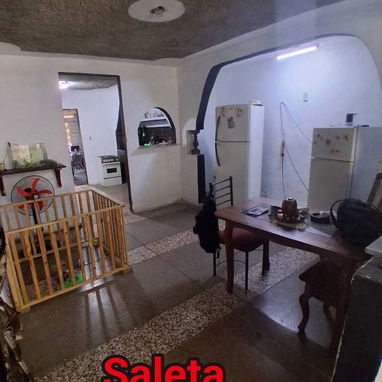 VENDO CASA 🏠 EN GUANABACOA POR LA BODEGA DE LOS CRISTALES CON COSAS DENTRO NO DUDE EN LLAMAR Y PREGUNTAR - 3/10