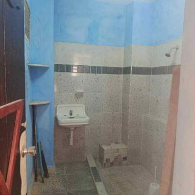 Casa independiente de 7 cuartos a 3 cuadras de la calzada del Cerro. - Img 109829403