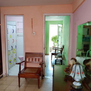 VENTA CASA INDEPENDIENTE CON PATIO LIBRE DE MÁS 100 METROS - Img 121218020