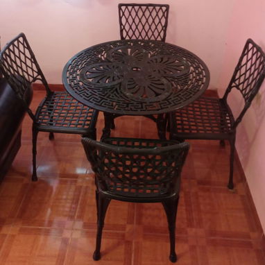 Juego de mesa para terraza de cuatro sillas mire las fotos muebles de aluminio color negro matizado en verde - Img 121401857