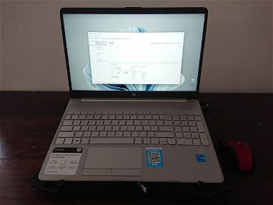 Vendo laptop i3 de 11na gen, 16gb ddr4, 256gb sólido, 15.6 pulgadas. La doy con su cooling pad y garantía de 15 días - Img 68101770