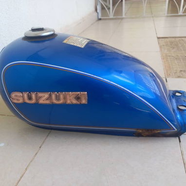 Tanque de suzuki GN125, de uso en buen estado, con tapa y llave, 15milCUP - Img 118873553