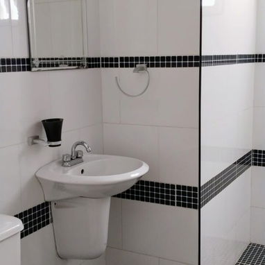departamento en el vedado , zona de no corte eléctrico - Img 121988794