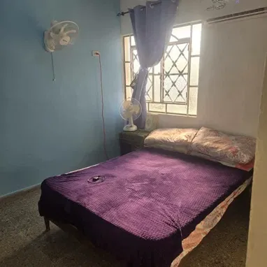 Venta de hermoso apartamento en edificio de microbrigada en el Vedado, cercano a las céntricas esquinas de 23 y 12 !!! - Img 108780993
