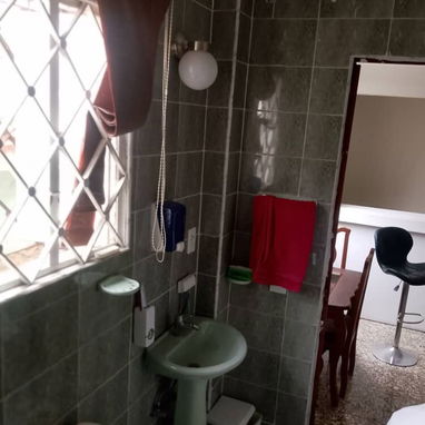 *$10.000usd. En venta apartamento (PLANTA ALTA) en Lawton, 10 de Octubre. Referencia: correo de Porvenir. Consta de sala - Img 121290315