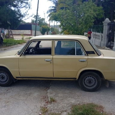 Vendo Lada 2101 con motos 03 y caja 5ta, 7000 usd interesados llamar al 50126571 - 2/4