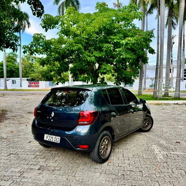 RENAULT SANDERO AÑO 2018 CARRO BUENO BUENO!!!! - 3/4