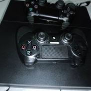 Vendo ps4 13.02 con dos mandos en 140 usd - Img 55291336