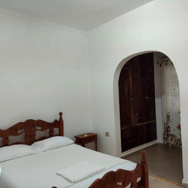 Casa con piscina en Guanabo - Img 114958576