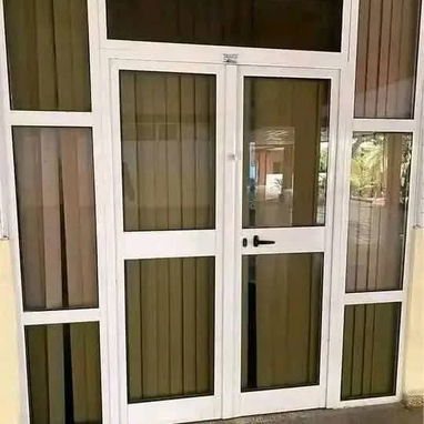 Realizamos todo tipo de diseños modernos en carpintería de aluminio 🪟 y cristal 🔮montaje y transportacion free - Img 118830895