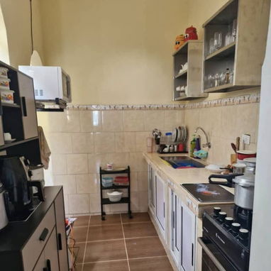 apartamento en planta alta, ubicado en un íntimo edificio de solo 4 unidades en la tradicional Avenida 19. - 3/6
